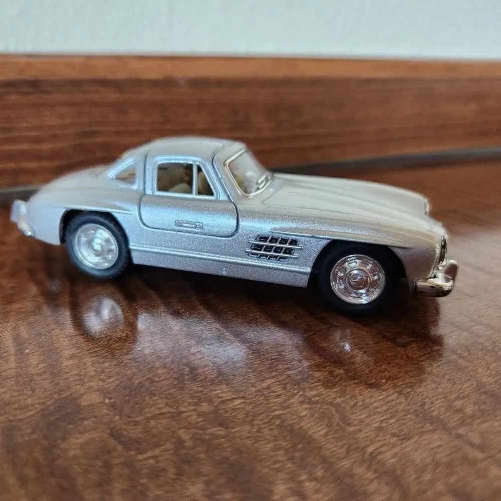 Mercedes-Benz 300 SL 1954 scale 1/36 kinsmart grey toy model car KT5346